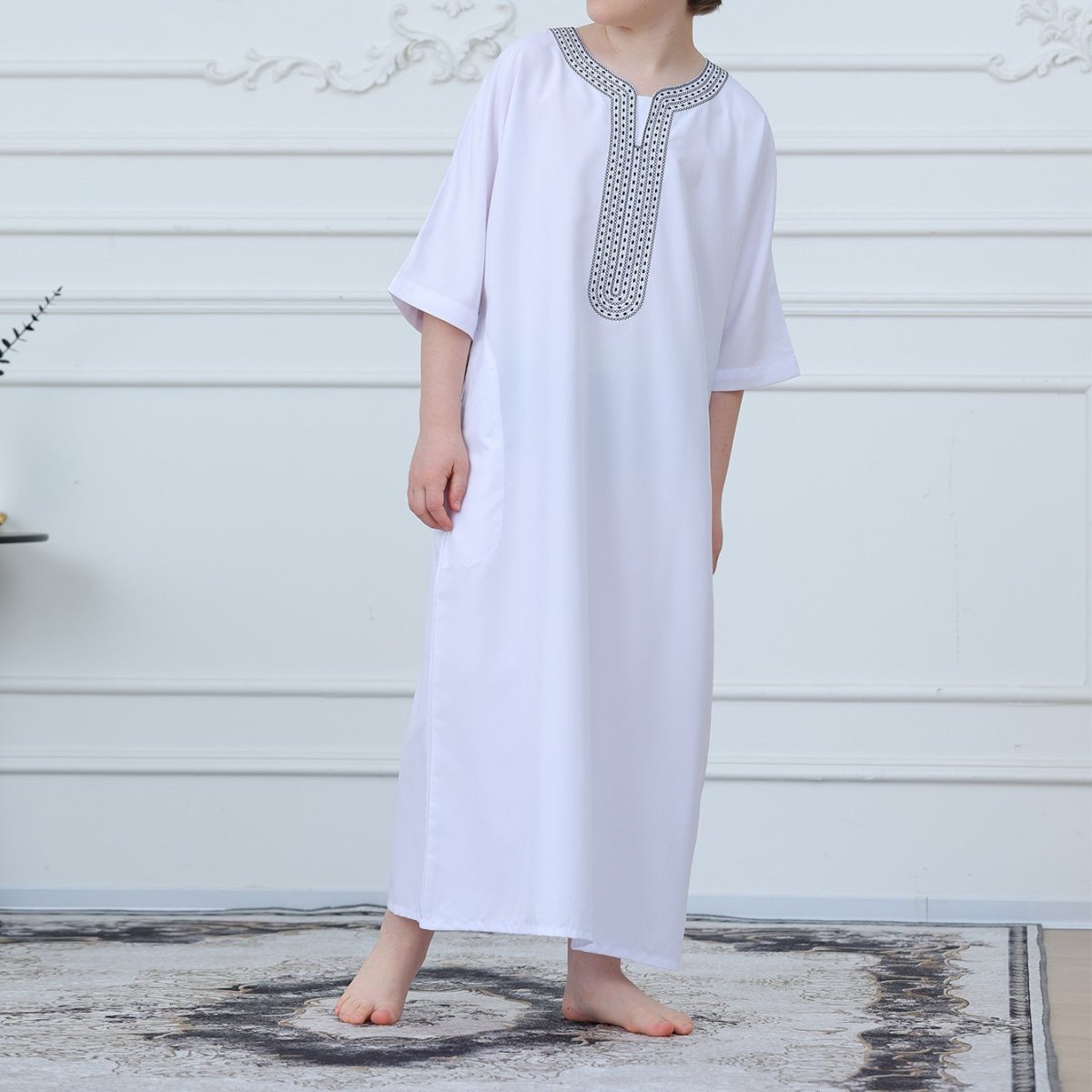 Black Geometric Trim Islamic Thobe(MKB018)